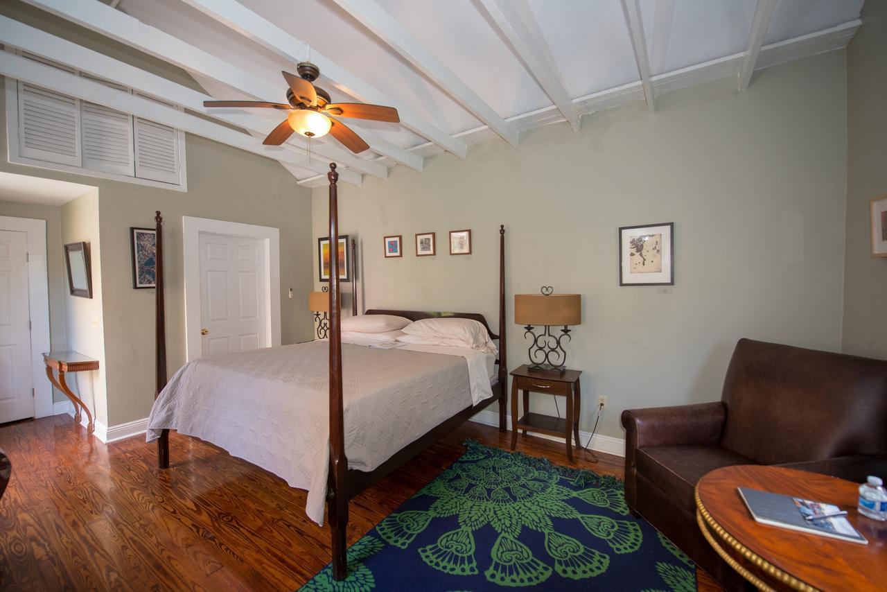 Bed and Breakfast Maison De Macarty Новый Орлеан Экстерьер фото